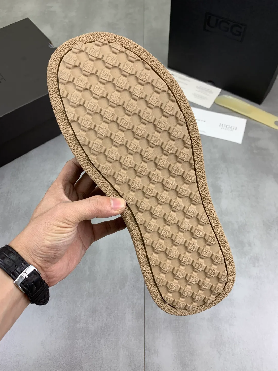 Men's men's shoes 💰P580 new arrival 🆕🆕🆕 IUGGI clown casual sneakers, the sultry clown feels like a visual, 26-year upgrade, suede, light and comfortable, versatile style, wool lining, comfortable and warm, rubber outsole, non-slip and firm size: 39-44, three colors 968-3